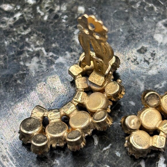 Vintage Weiss Aurora Borealis Blue & Green Rhinestone Cluster Clip-On Earrings - Picture 13 of 14